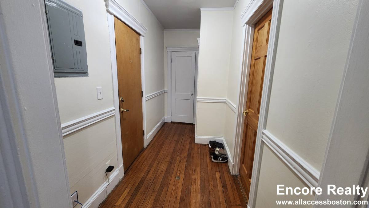 Apartment for rent at 352 Riverway #11, Boston, MA 02115