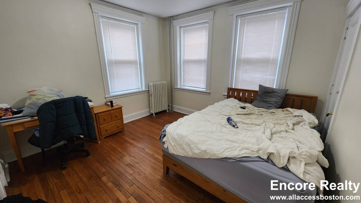 Apartment for rent at 352 Riverway #11, Boston, MA 02115