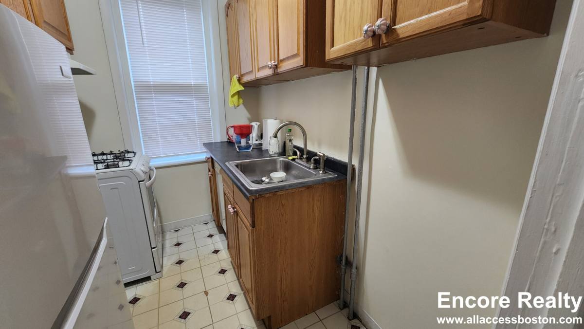 Apartment for rent at 352 Riverway #11, Boston, MA 02115