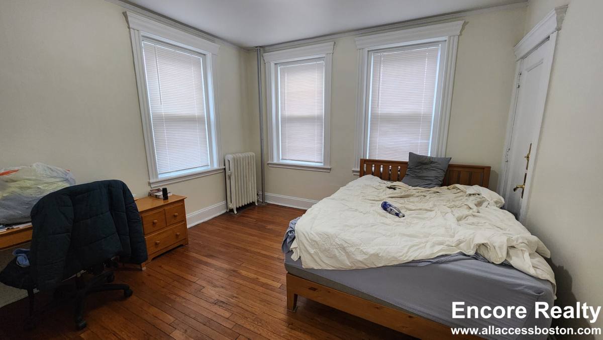 Apartment for rent at 352 Riverway #11, Boston, MA 02115