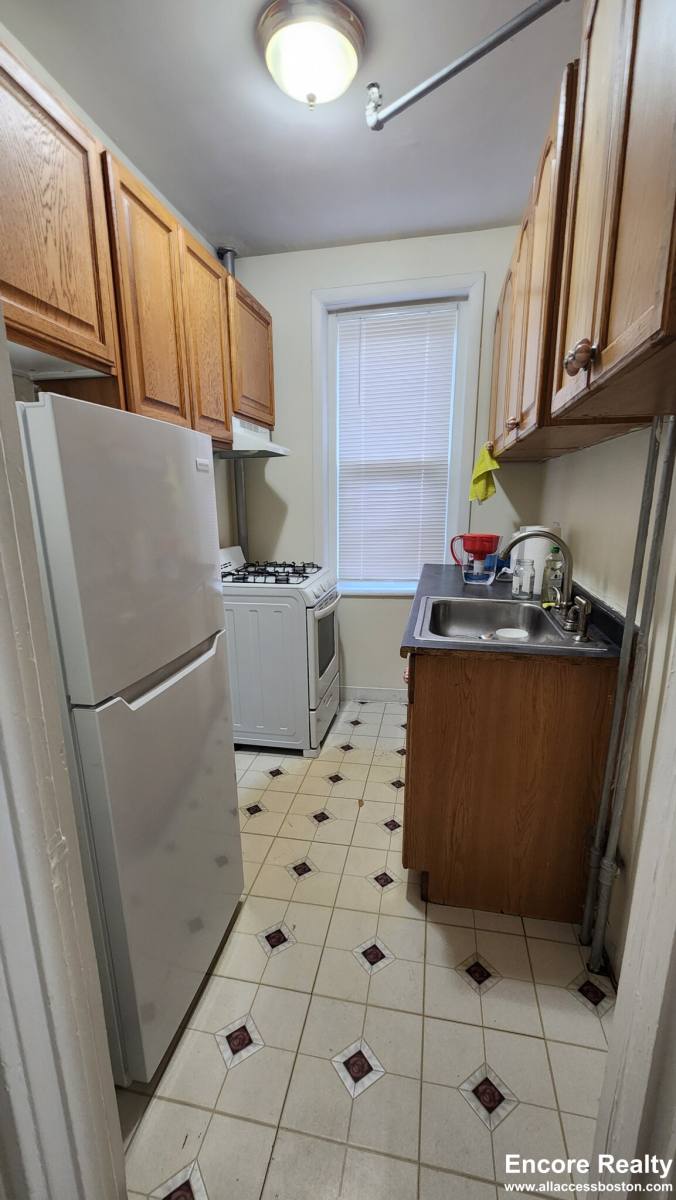 Apartment for rent at 352 Riverway #11, Boston, MA 02115