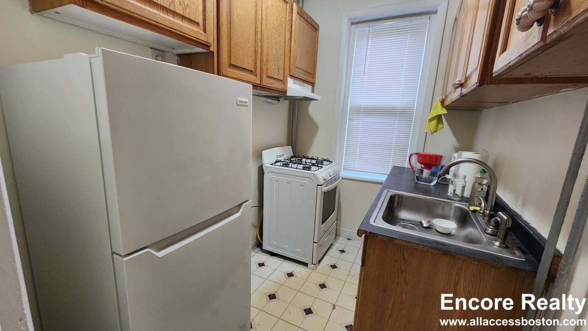 Apartment for rent at 352 Riverway #11, Boston, MA 02115