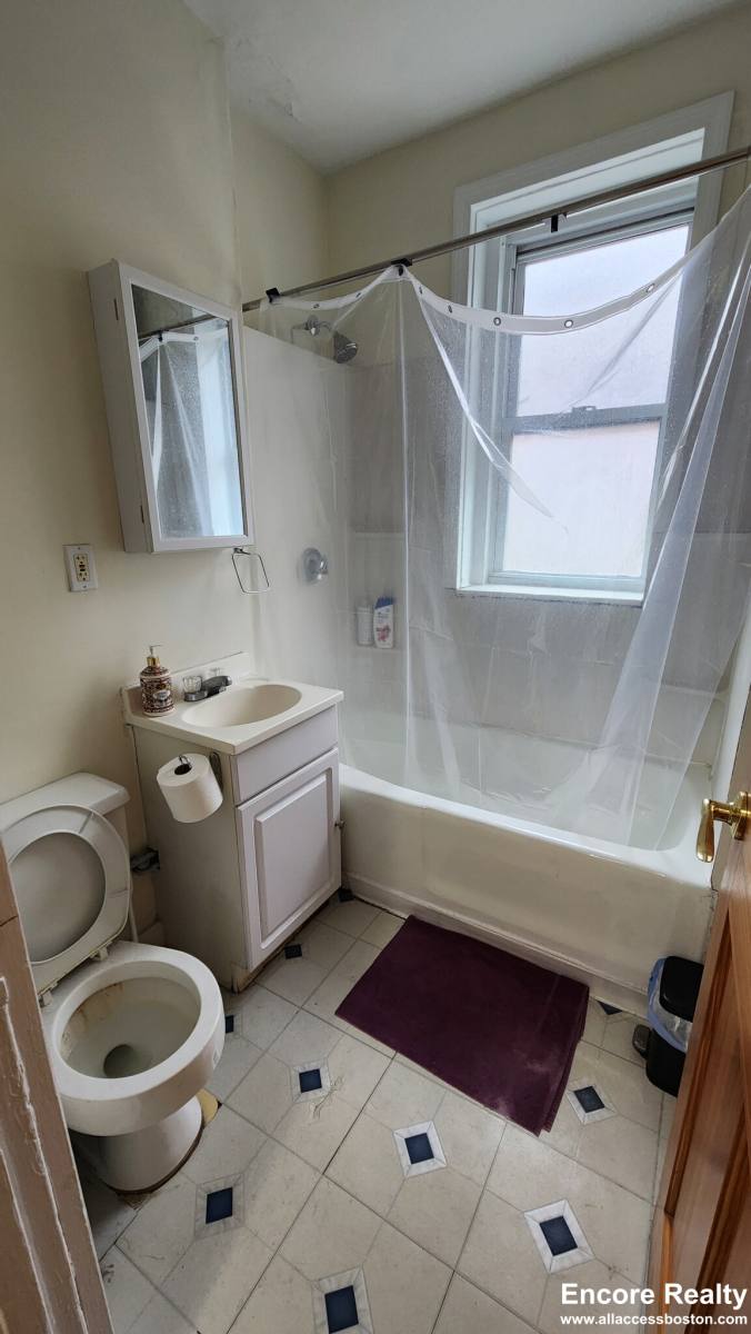 Apartment for rent at 352 Riverway #11, Boston, MA 02115