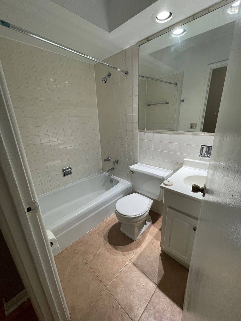 421 W Barry, Chicago, IL 60657 - Apartment for Rent - Image 7