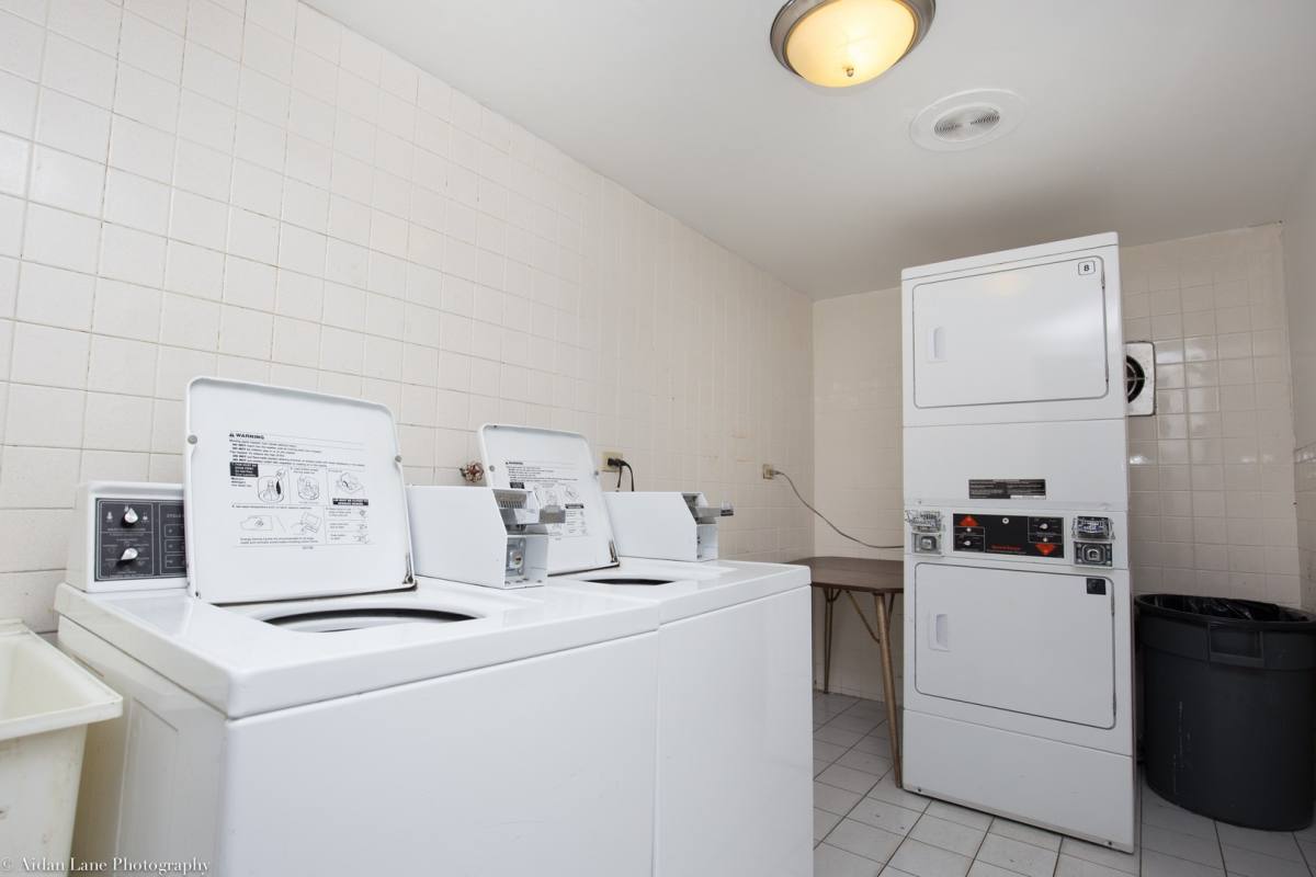 Apartment for rent at 421 W Barry, Chicago, IL 60657