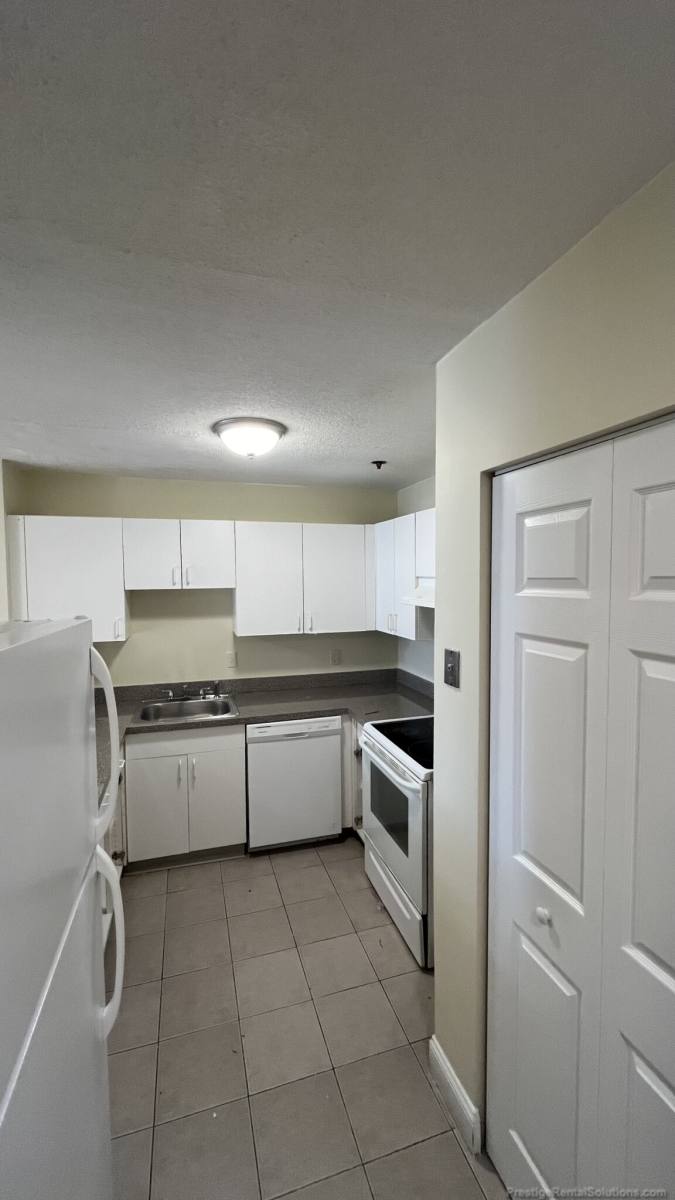 Apartment for rent at 56 Saint Joseph St #404, Fall River, MA 02723