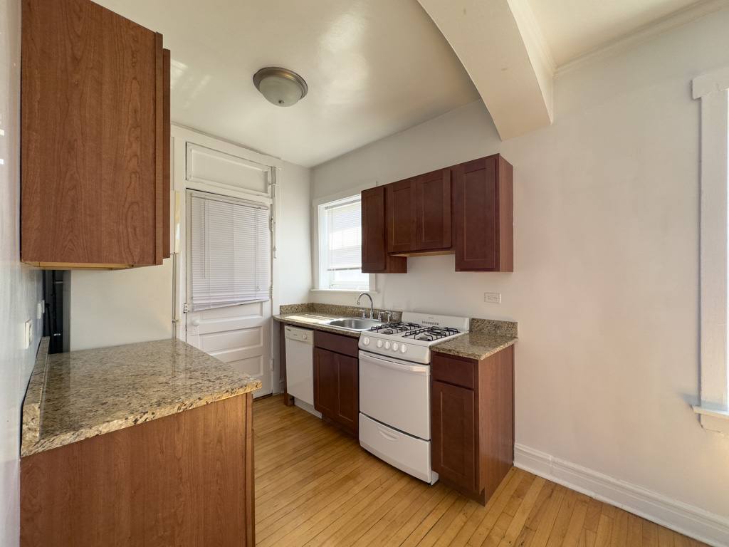 Apartment for rent at 4402 Rockwell #5, Chicago, IL 60625