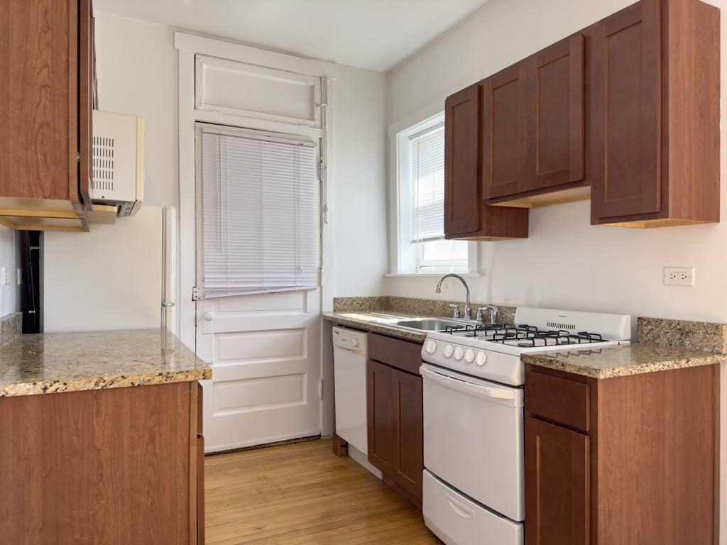 Apartment for rent at 4402 Rockwell #5, Chicago, IL 60625