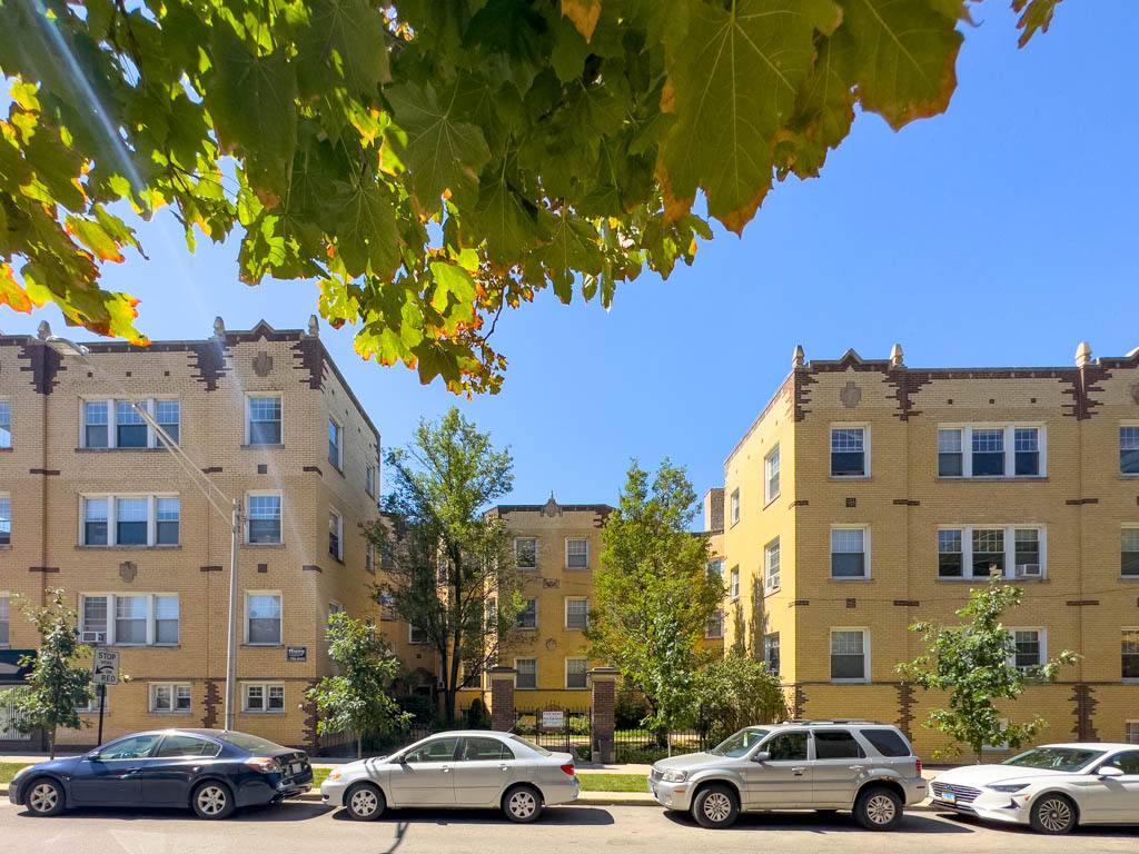 Apartment for rent at 4402 Rockwell #5, Chicago, IL 60625