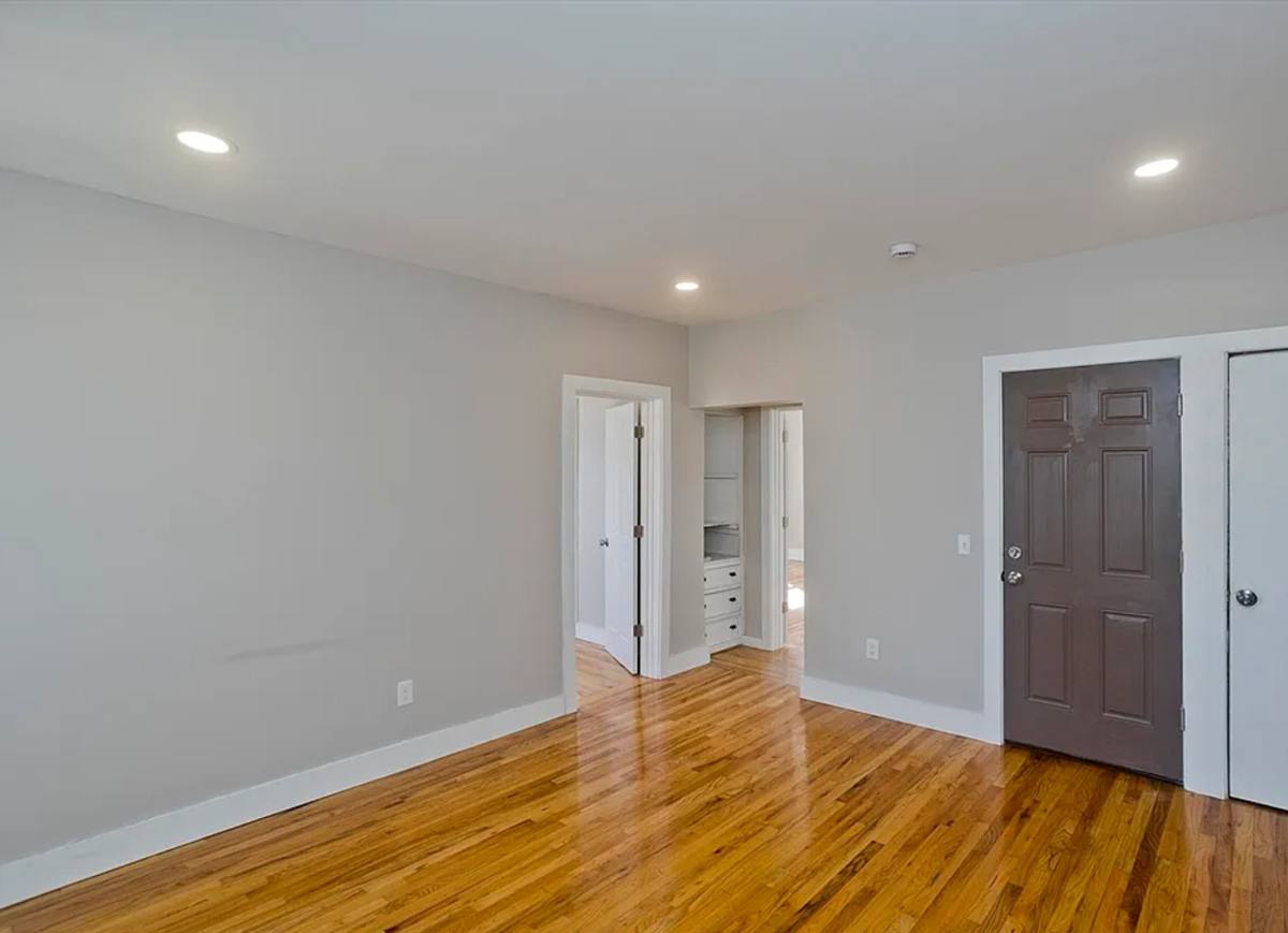 Apartment for rent at 13 Hampden St, Westfield, MA 01085