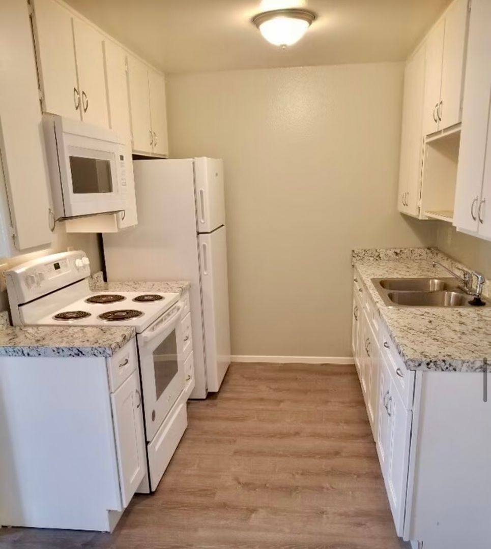 Apartment for rent at 421 E 9th St, Long Beach, CA 90813