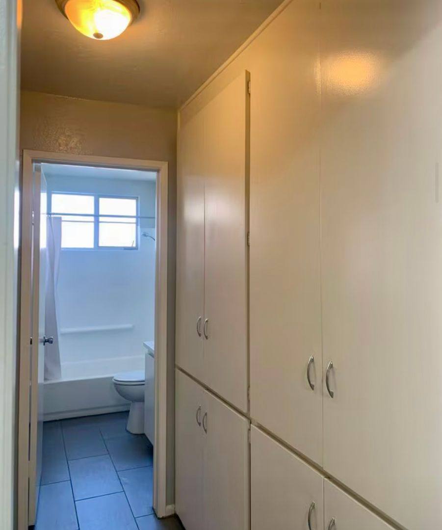 Apartment for rent at 421 E 9th St, Long Beach, CA 90813