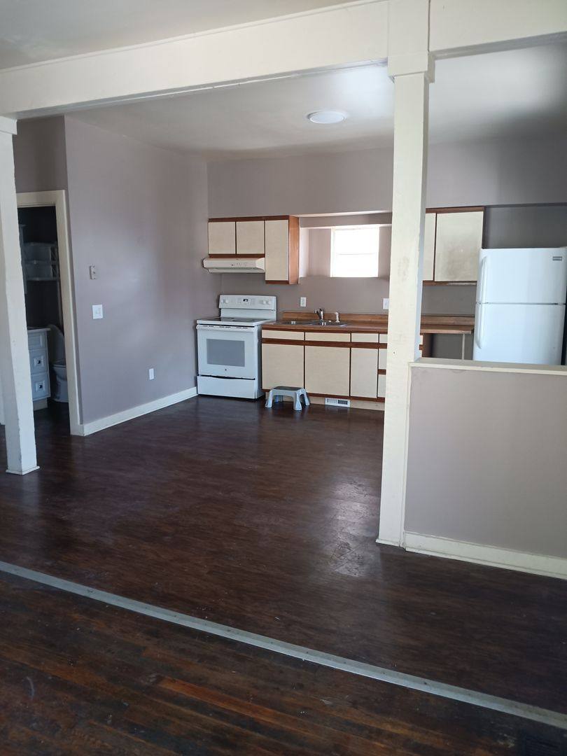 Apartment for rent at 505 Rentshcler St, Akron, OH 44304