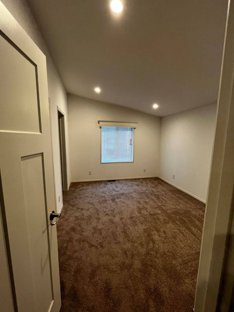 House for rent at 11211 SE 226th St, Kent, WA 98031