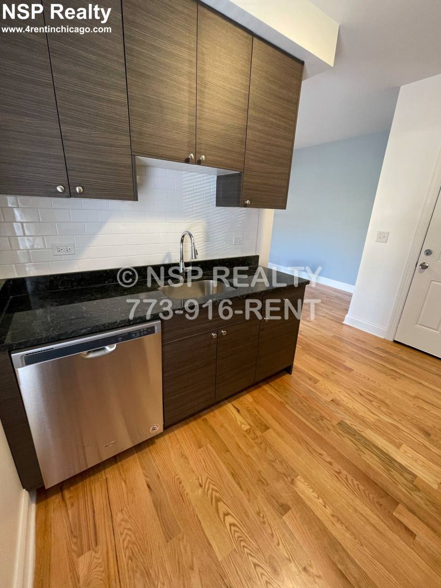Apartment for rent at 1644 W Pratt #2G, Chicago, IL 60626