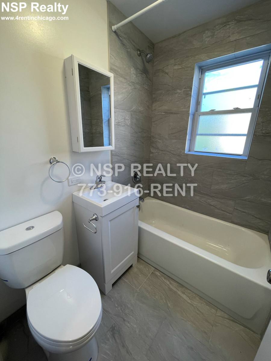 Apartment for rent at 1644 W Pratt #2G, Chicago, IL 60626