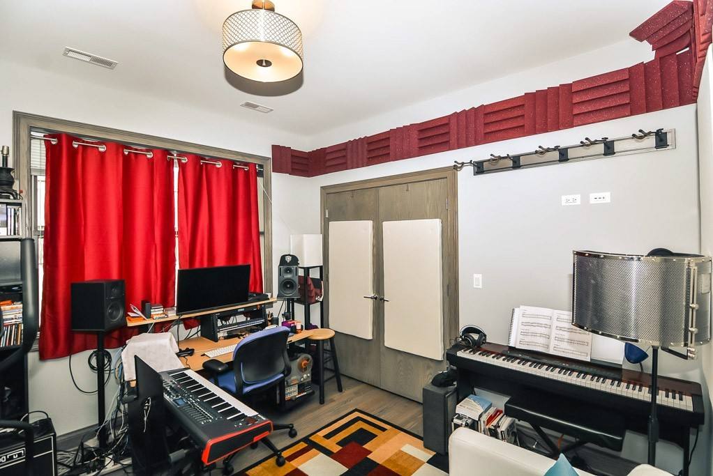 Apartment for rent at 4322 Ashland #8Q, Chicago, IL 60613
