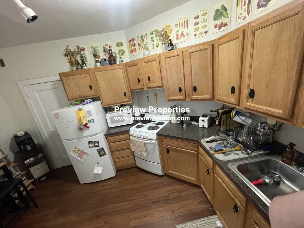 Apartment for rent at 1595 Beacon St #4P, Brookline, MA 02446