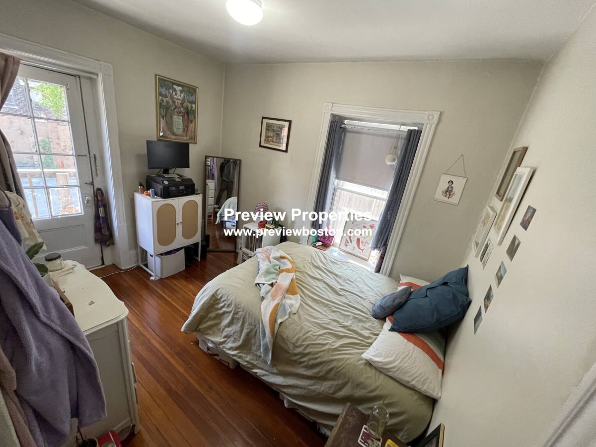 Apartment for rent at 1595 Beacon St #4P, Brookline, MA 02446