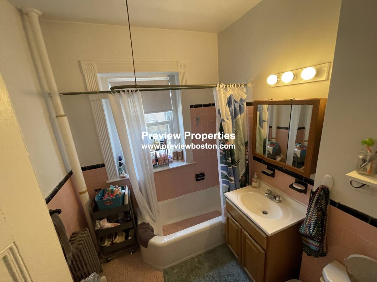 Apartment for rent at 1595 Beacon St #4P, Brookline, MA 02446