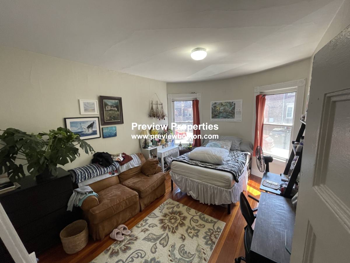 Apartment for rent at 1595 Beacon St #4P, Brookline, MA 02446