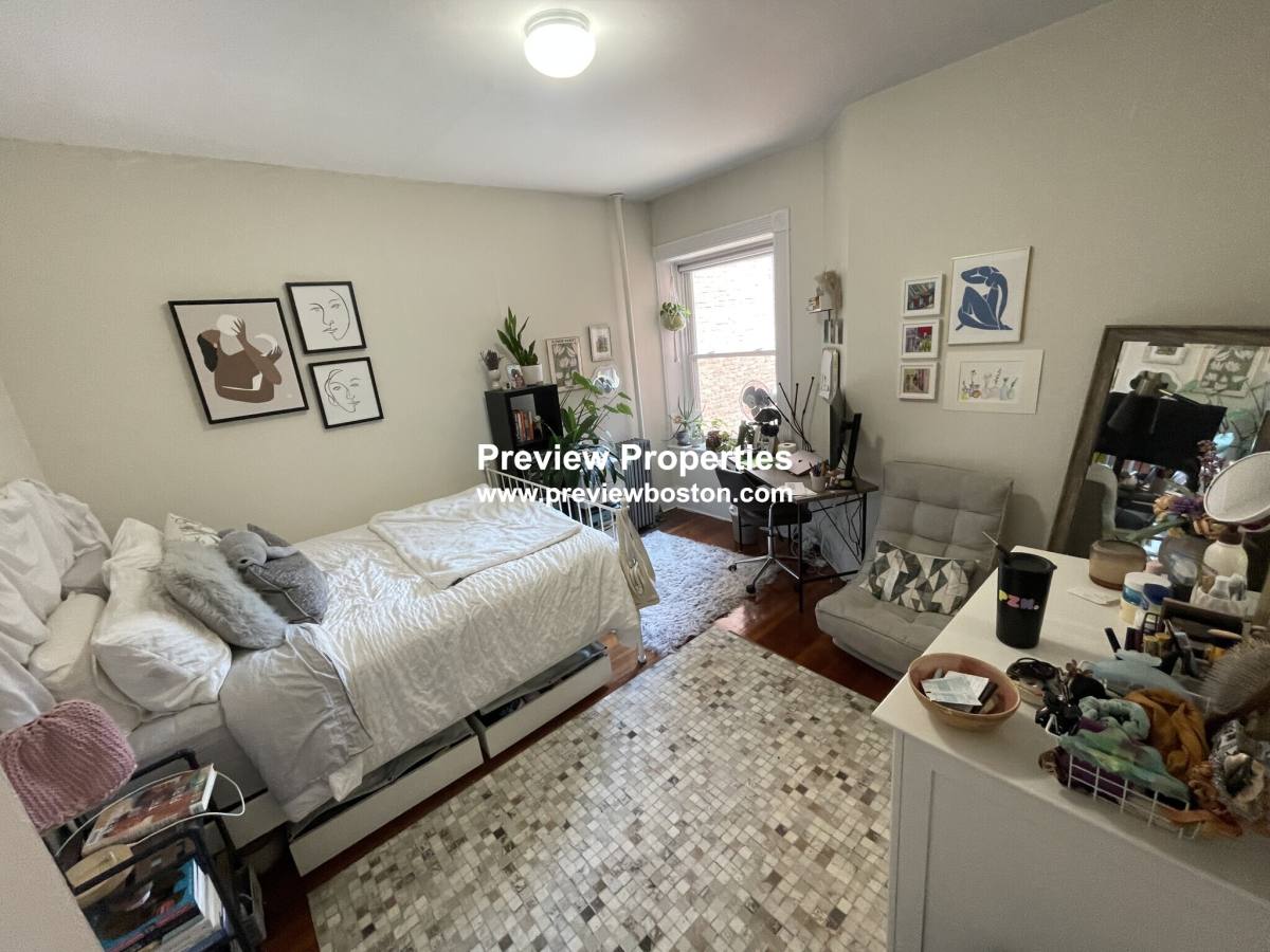 Apartment for rent at 1595 Beacon St #4P, Brookline, MA 02446