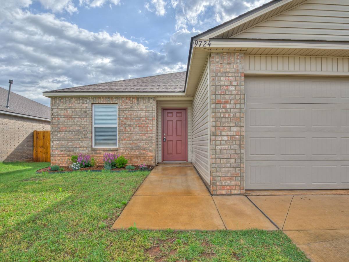 House for rent at 9724 Saddle Dr, Yukon, OK 73099