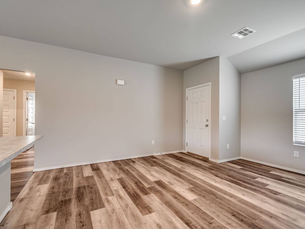 House for rent at 9724 Saddle Dr, Yukon, OK 73099