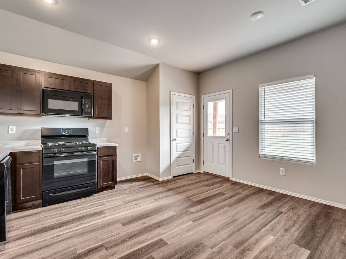 House for rent at 9724 Saddle Dr, Yukon, OK 73099