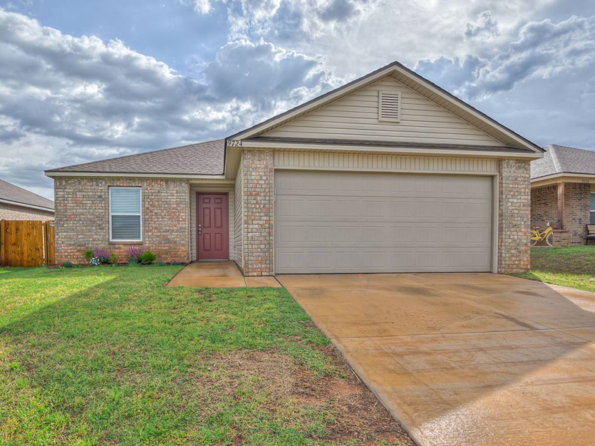 House for rent at 9724 Saddle Dr, Yukon, OK 73099