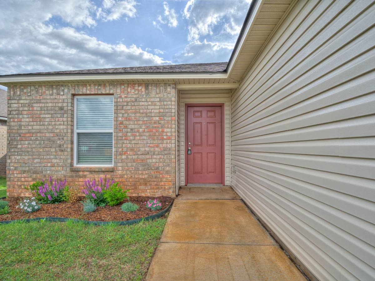 House for rent at 9724 Saddle Dr, Yukon, OK 73099