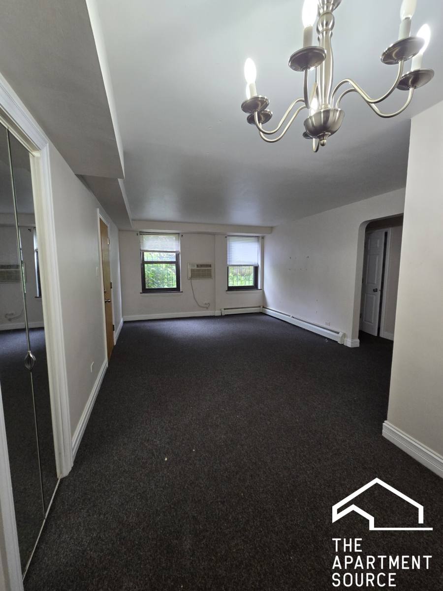 Apartment for rent at 7326 N Ridge Blvd #1W, Chicago, IL 60645
