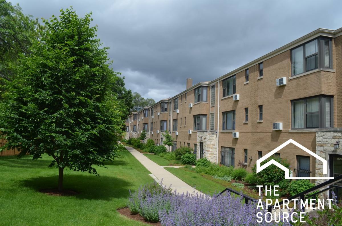 Apartment for rent at 7326 N Ridge Blvd #1W, Chicago, IL 60645