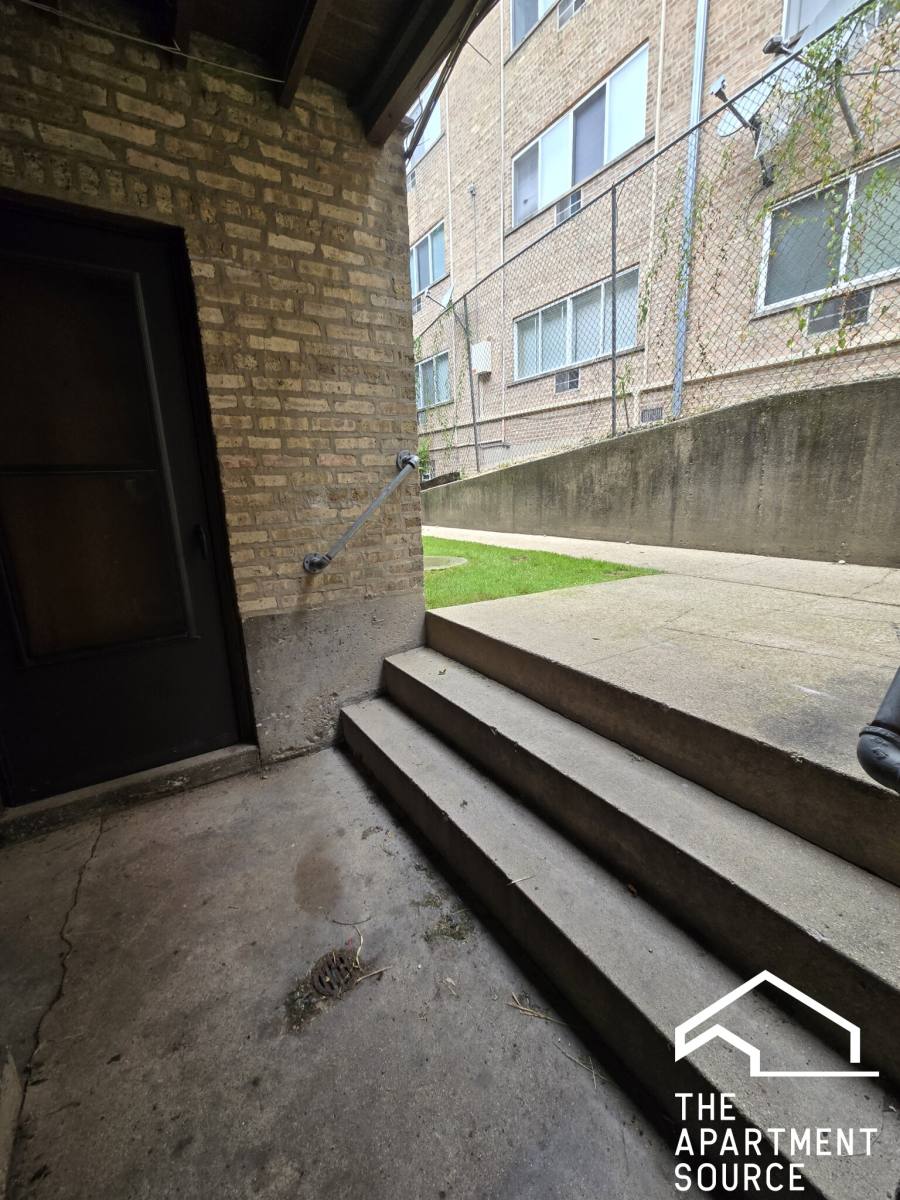 Apartment for rent at 7326 N Ridge Blvd #1W, Chicago, IL 60645