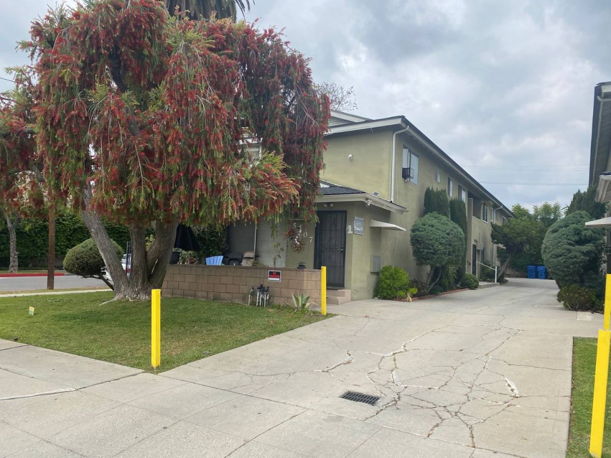 Apartment for rent at 5307-5309 Lincoln Ave, Los Angeles, CA 90042