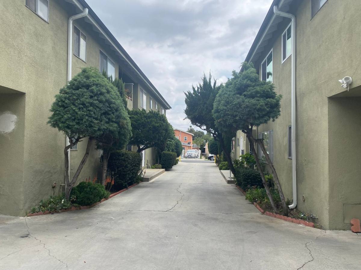Apartment for rent at 5307-5309 Lincoln Ave, Los Angeles, CA 90042