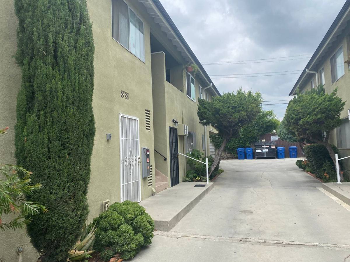 Apartment for rent at 5307-5309 Lincoln Ave, Los Angeles, CA 90042