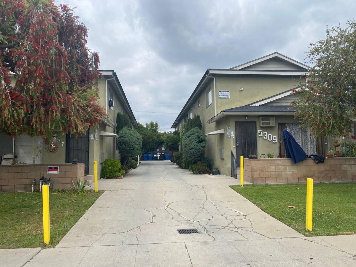 Apartment for rent at 5307-5309 Lincoln Ave, Los Angeles, CA 90042
