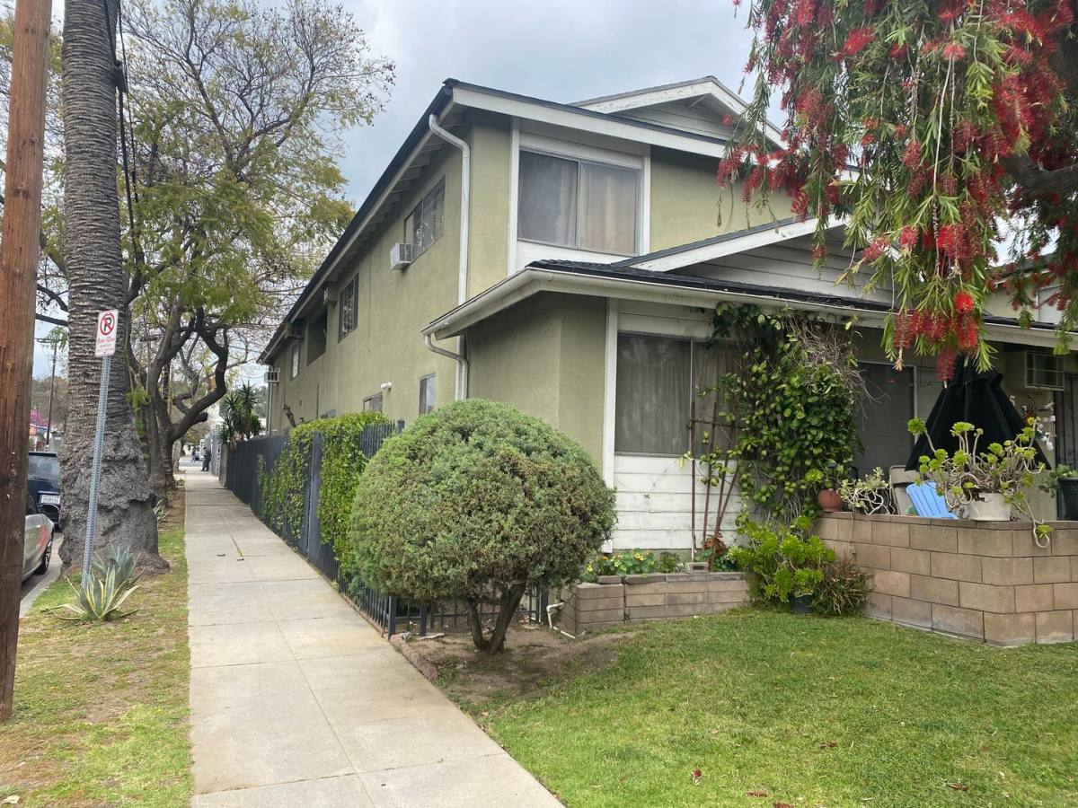 Apartment for rent at 5307-5309 Lincoln Ave, Los Angeles, CA 90042