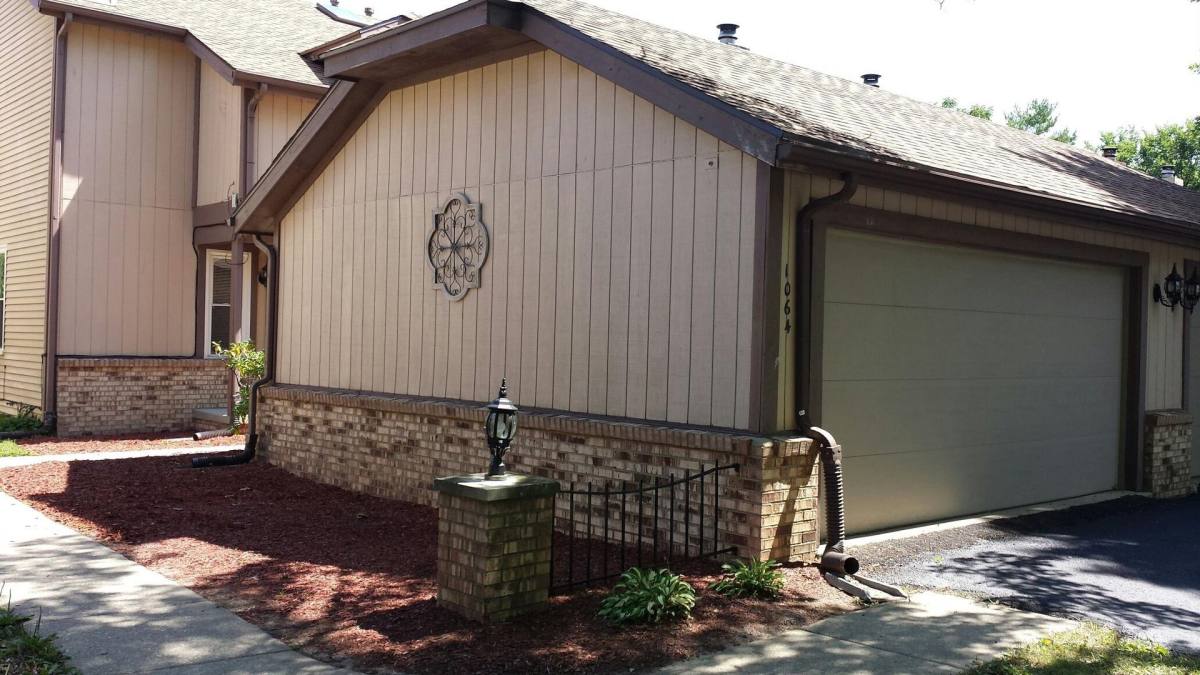 Apartment for rent at 1010-1012 Valley Side Dr, Maumee, OH 43537