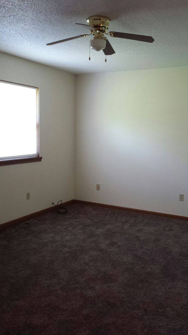 Apartment for rent at 1010-1012 Valley Side Dr, Maumee, OH 43537