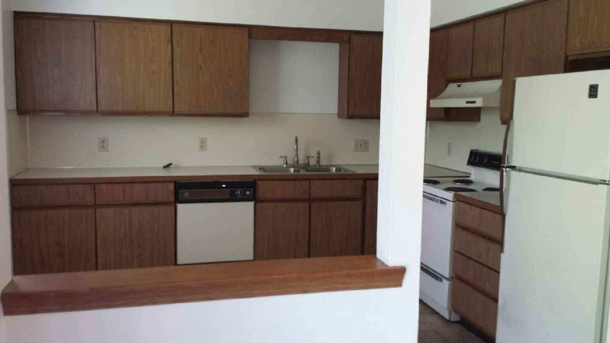 Apartment for rent at 1010-1012 Valley Side Dr, Maumee, OH 43537