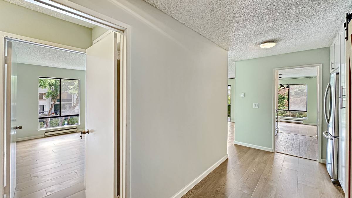 Apartment for rent at 4 Commodore Dr, Emeryville, CA 94608