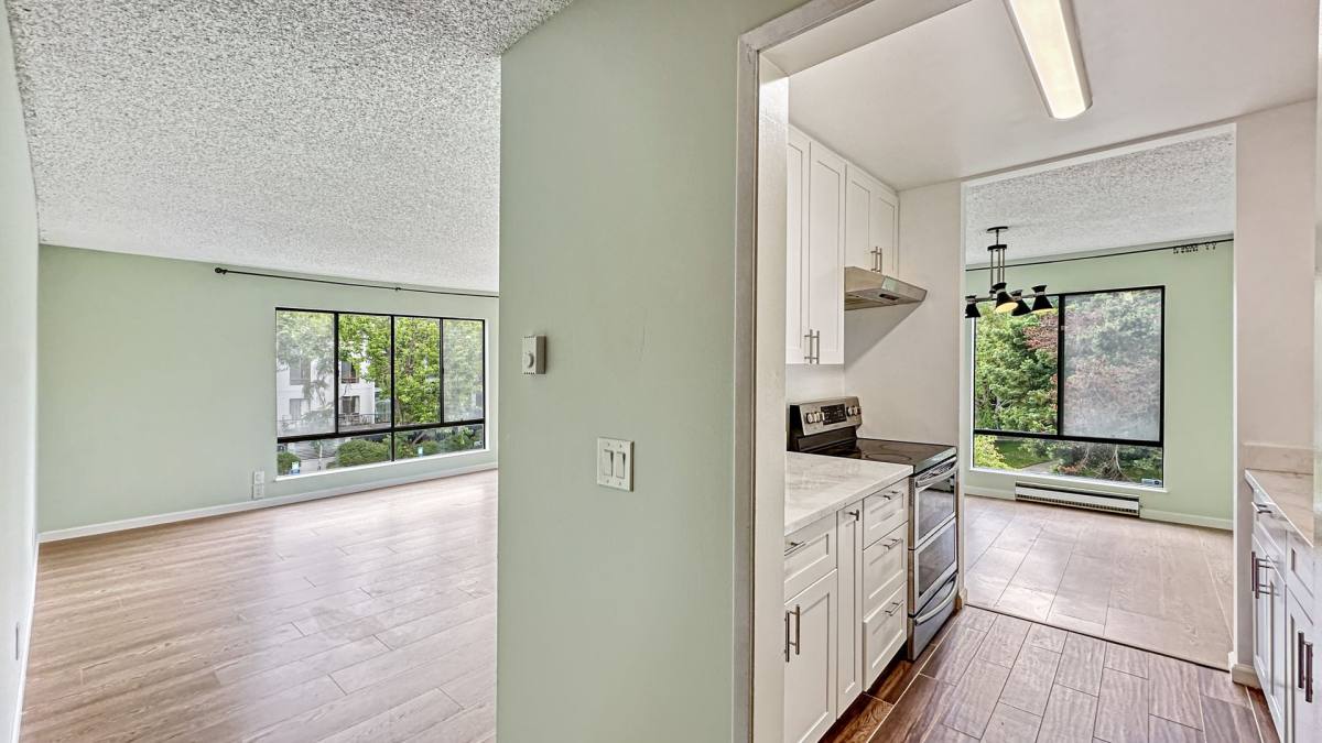 Apartment for rent at 4 Commodore Dr, Emeryville, CA 94608