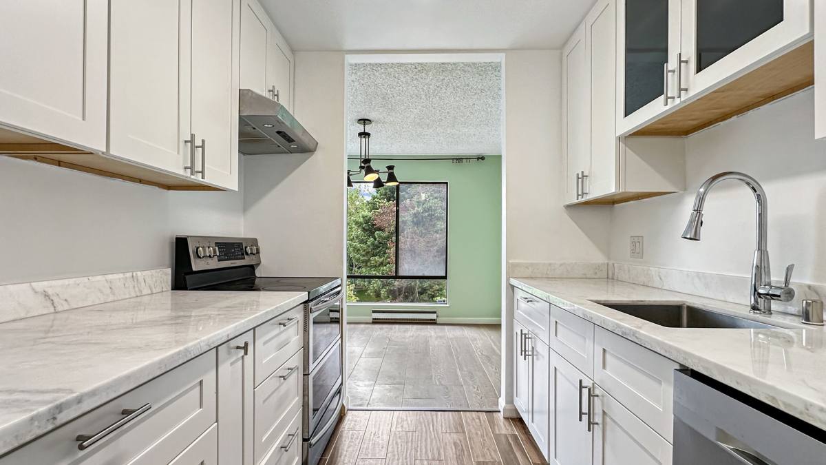 Apartment for rent at 4 Commodore Dr, Emeryville, CA 94608