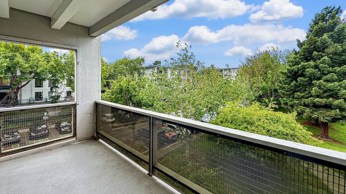 Apartment for rent at 4 Commodore Dr, Emeryville, CA 94608