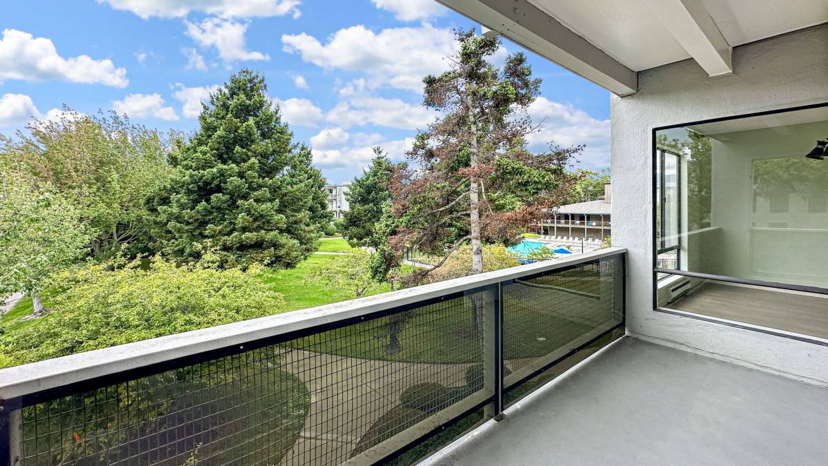 Apartment for rent at 4 Commodore Dr, Emeryville, CA 94608