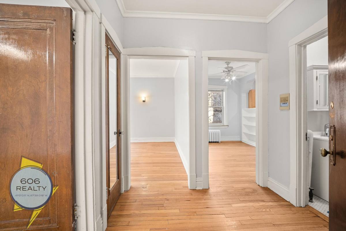 Apartment for rent at 822 W Wrightwood Ave, Chicago, IL 60614