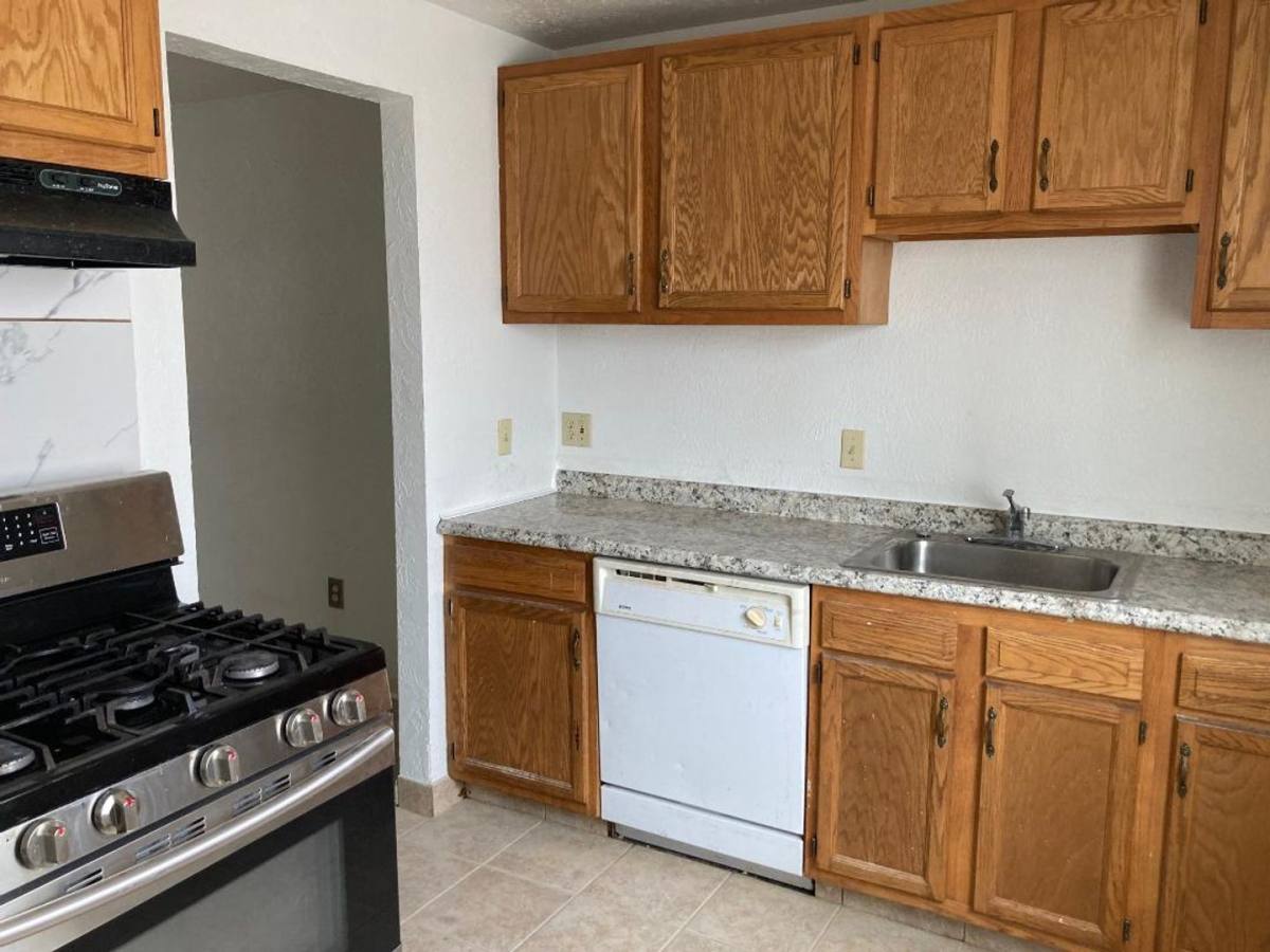 House for rent at 4871 Banbury Rd, Cleveland, OH 44128