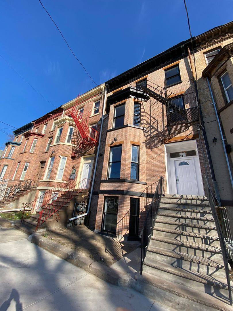 Apartment for rent at 10 Farrington St, Newburgh, NY 12550